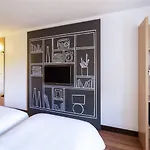 Ibis Centre