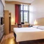Ibis Centre