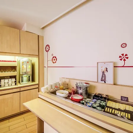 Ibis Centre ホテル 3*