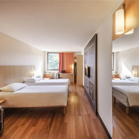 ホテル Ibis Centre 3*