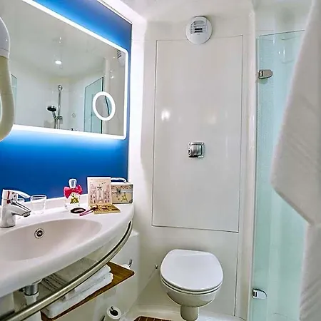Ibis Centre Hotel 3*