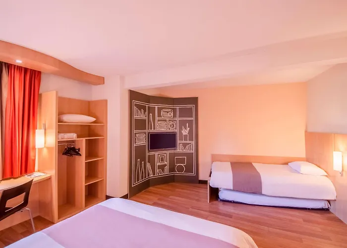 Ibis Centre サルラ・ラ・カネダ