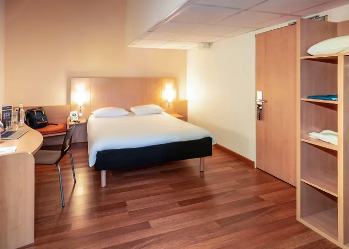 Ibis Centre Hotel 3*